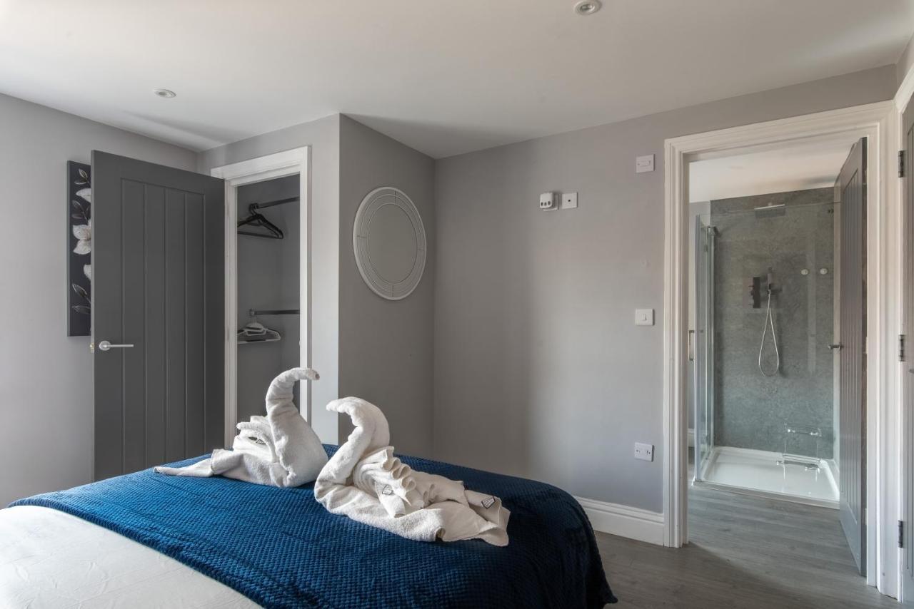 Stunning And Beautiful 2-bedroom With Amazing Cathedral Views Apartment *