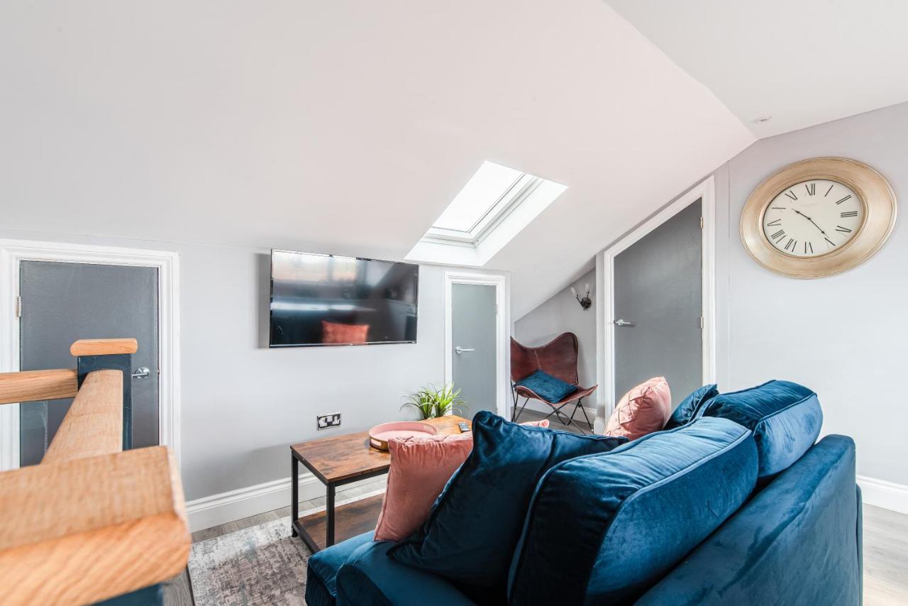 Stunning And Beautiful 2-bedroom With Amazing Cathedral Views Apartment *