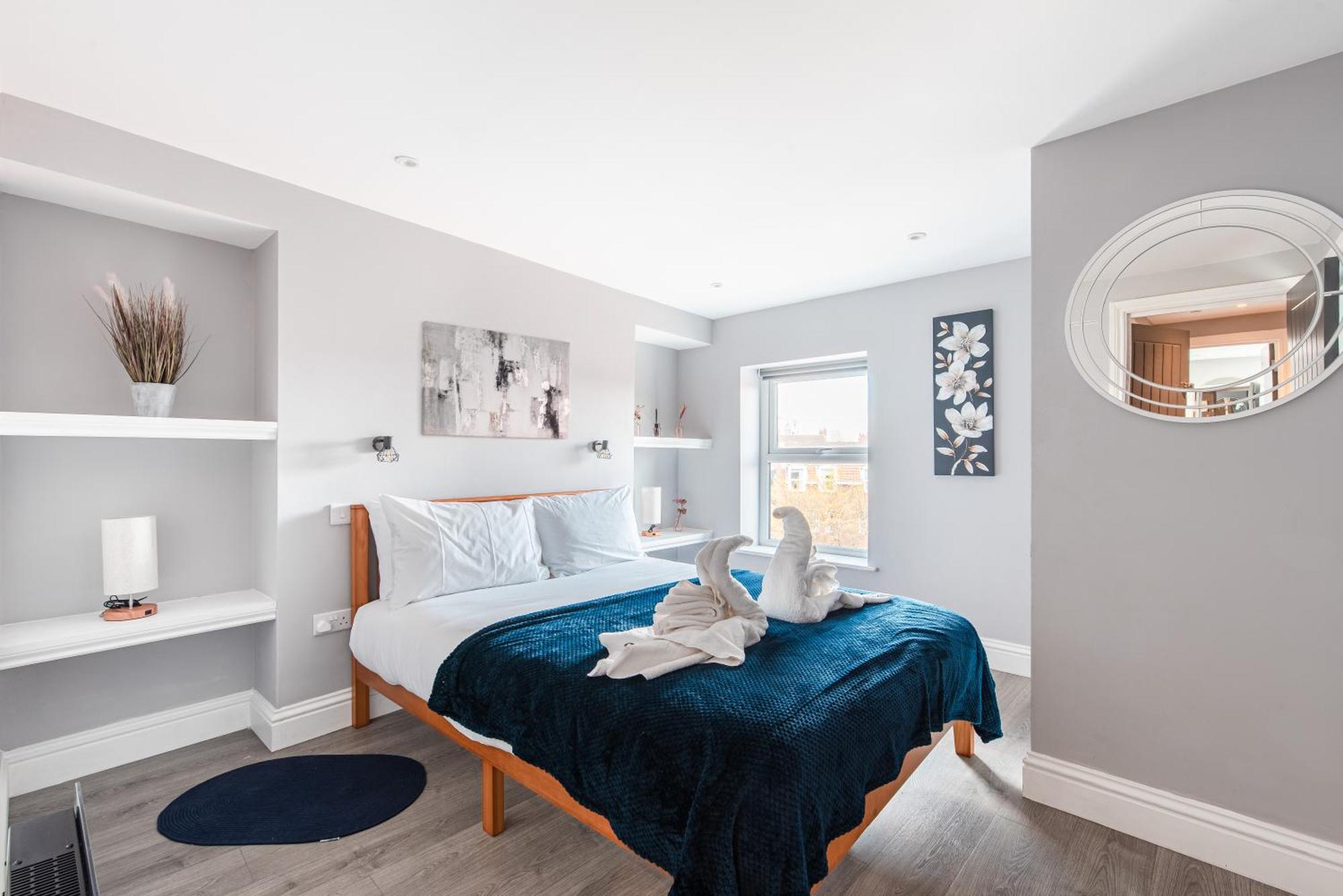 Stunning And Beautiful 2-bedroom With Amazing Cathedral Views Apartment *